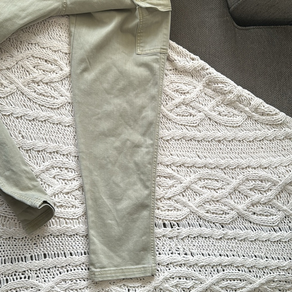 Universal Thread Size 2/26r Sage/Light Army Green… - image 7